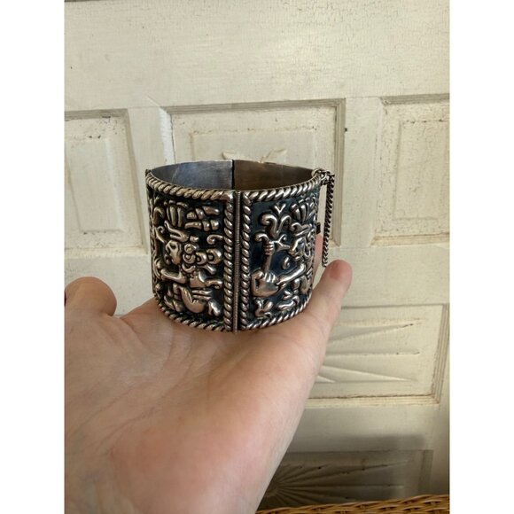 Vintage 60's Mexico 925 Sterling Wide Link Bracelet Aztec Warrior Repousse 68.6g - Picture 7 of 13